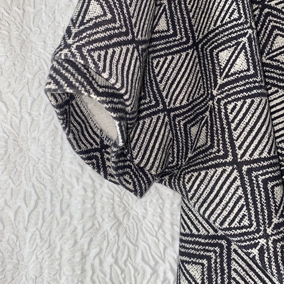 Alternative Hoodie Printed Poncho - Picture 5 of 10